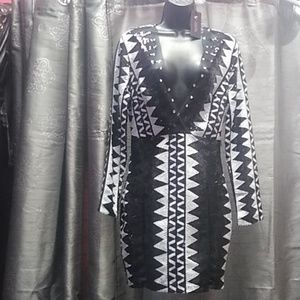 Queen's Blk/Wht Sequins mini w 2splits dress